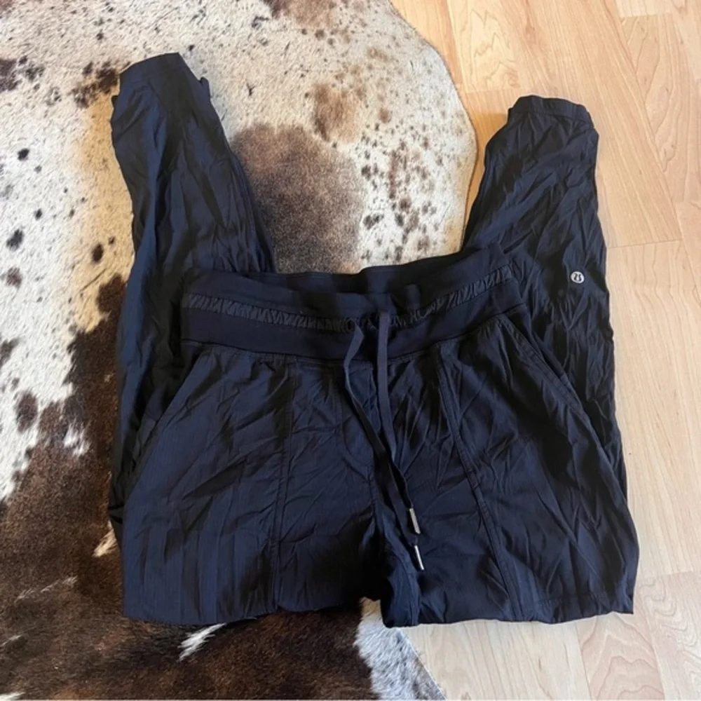 LULULEMON‎ Black Dance Studio Crop Unlined 25” Athletic Pants Size 4